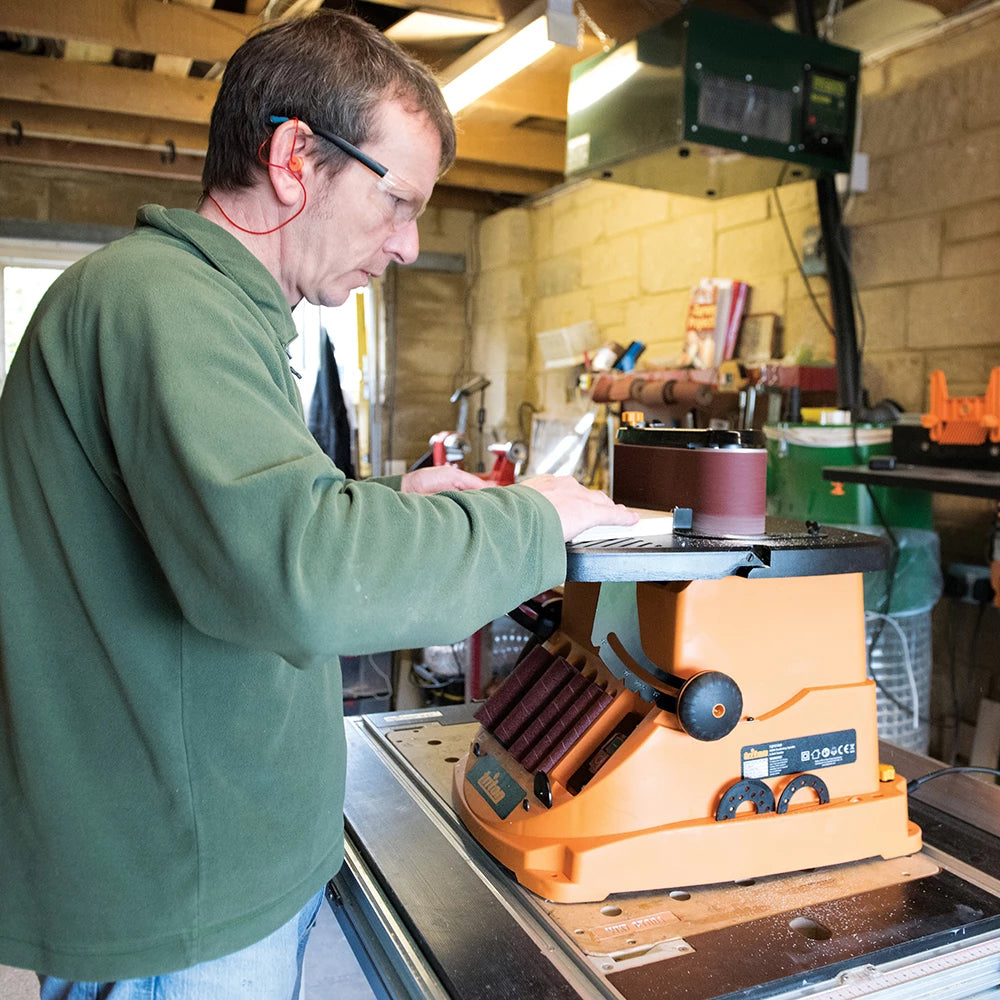 Powerful Triton 450W Oscillating Spindle & Belt Sander for Precision Woodworking