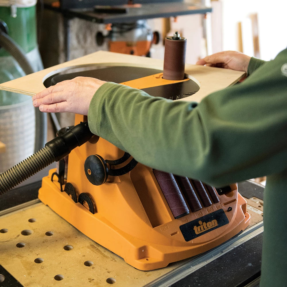 Powerful Triton 450W Oscillating Spindle & Belt Sander for Precision Woodworking