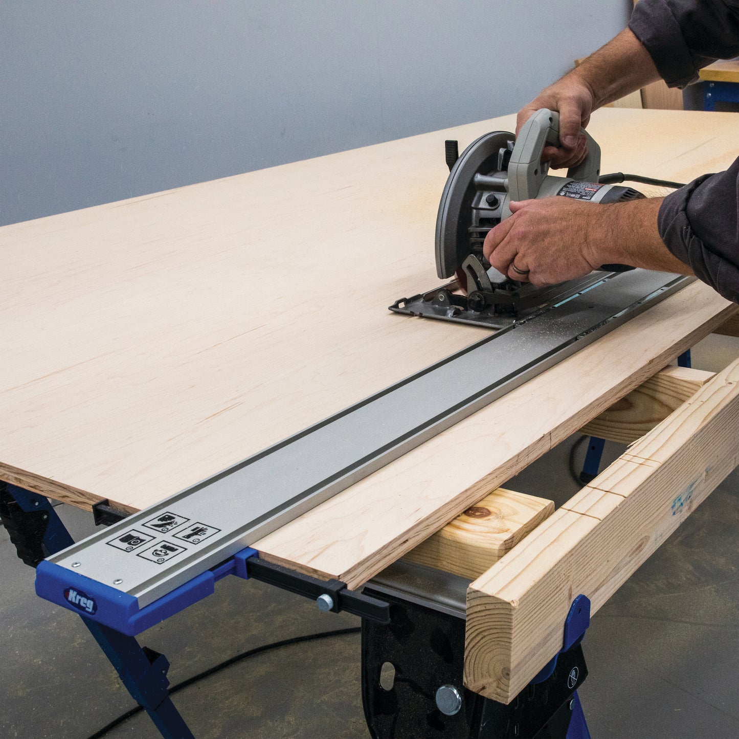 Kreg Straight Edge Guide XL Universal Saw Cutting System with GripMaxx Clamp