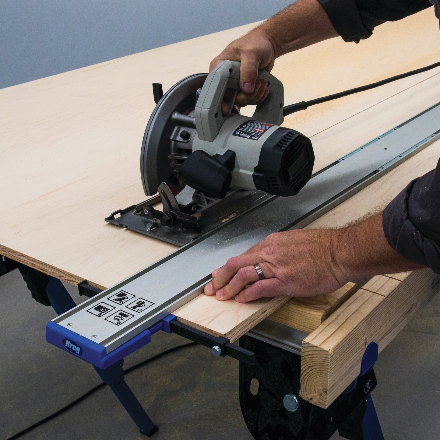 Kreg Straight Edge Guide XL Universal Saw Cutting System with GripMaxx Clamp