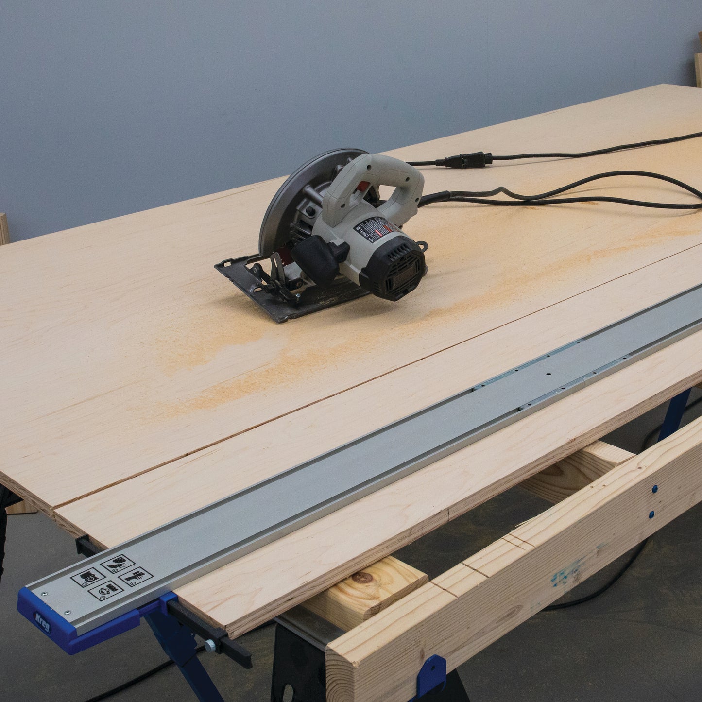 Kreg Straight Edge Guide XL Universal Saw Cutting System with GripMaxx Clamp