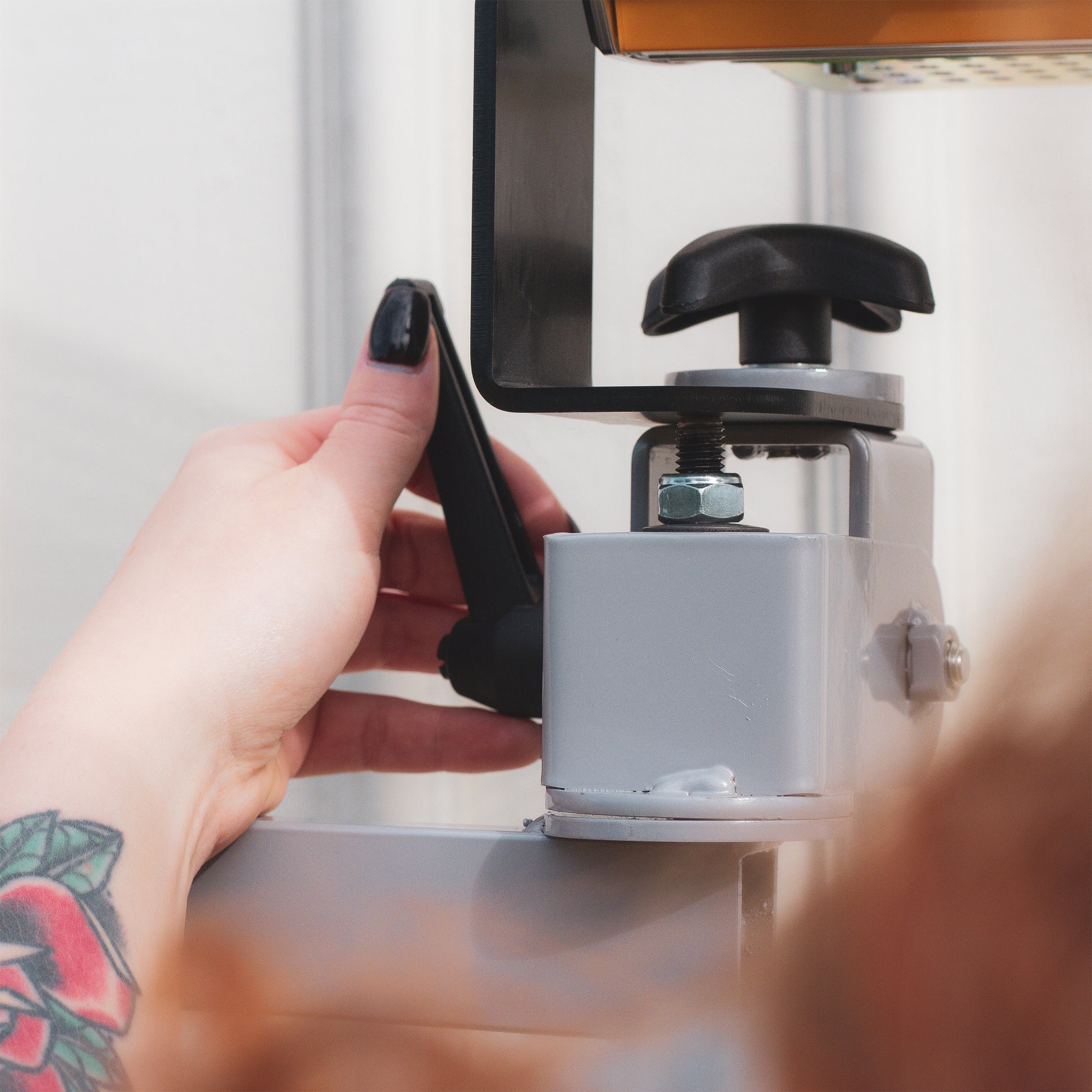 Speedheater Flexi Arm: Hands-Free Paint Removal System with Facade Brackets