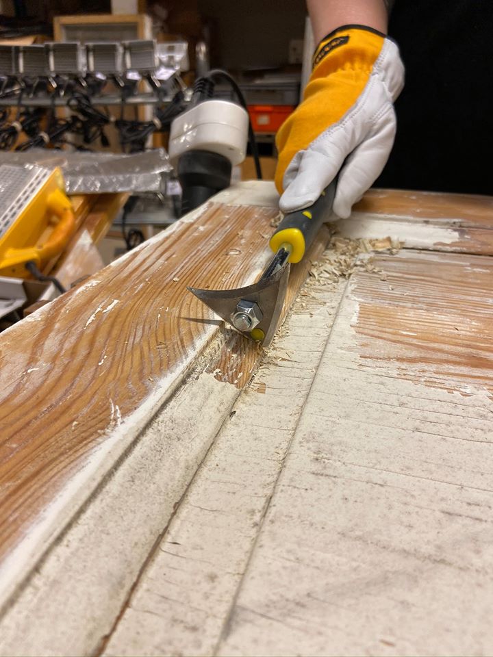 Speedheater Boomerang Scraper: Essential Paint Removal Tool for Detailed Woodwork