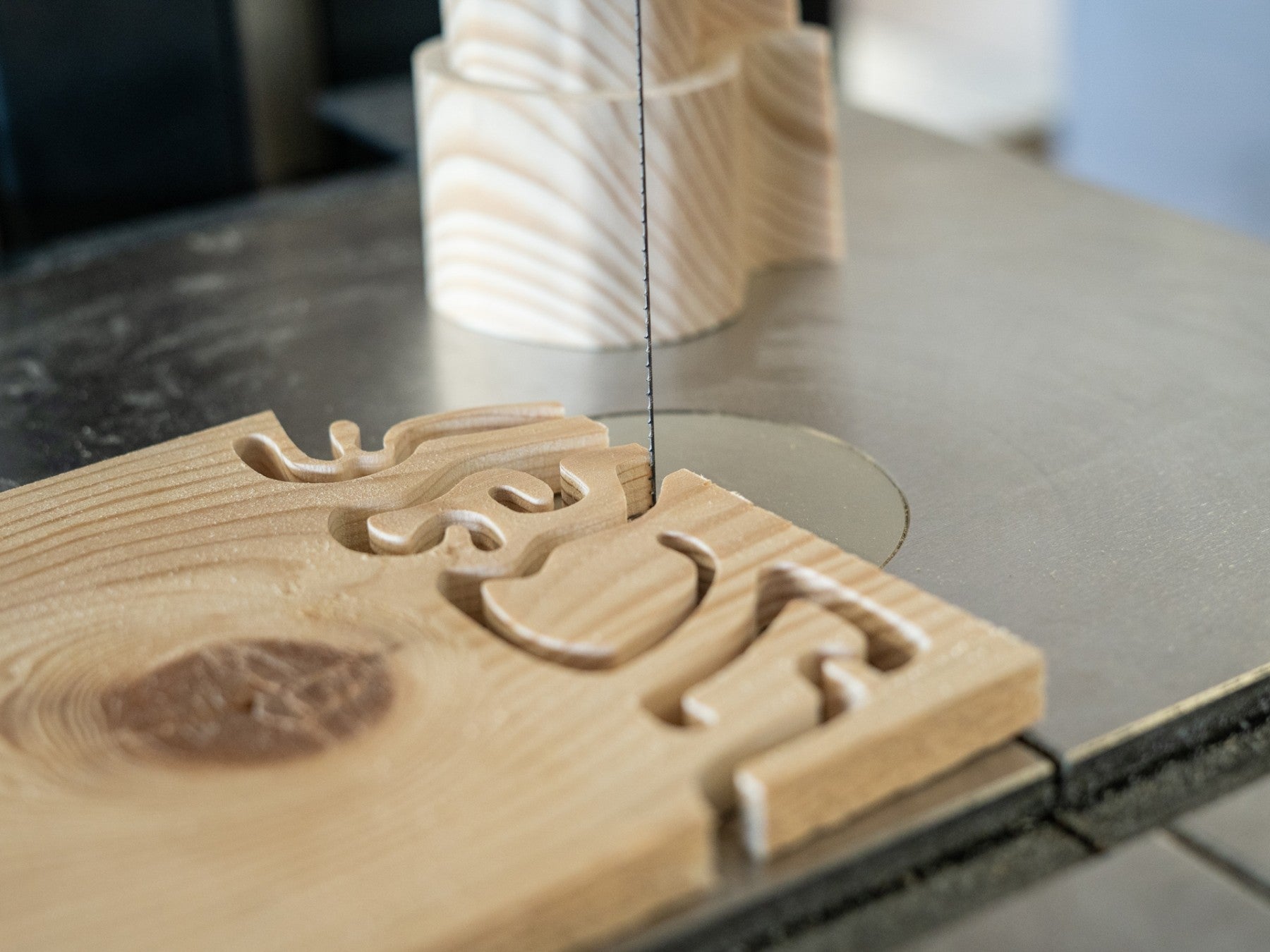 EXMAC MIDICUT 270 Precision Band Saw: Versatile Woodworking, Dual-Speed, Compact Design