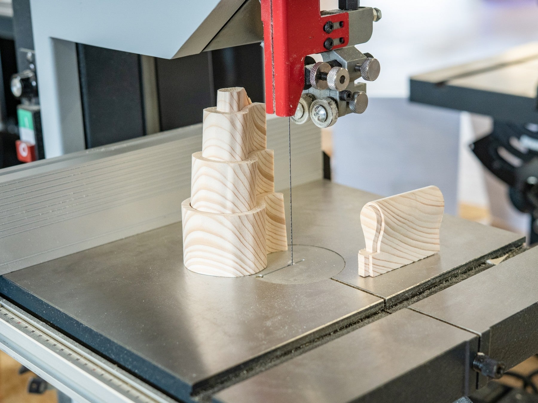 EXMAC Precision Bandsaw MIDICUT 270 PRO: Versatile Wood & Metal Cutting Machine