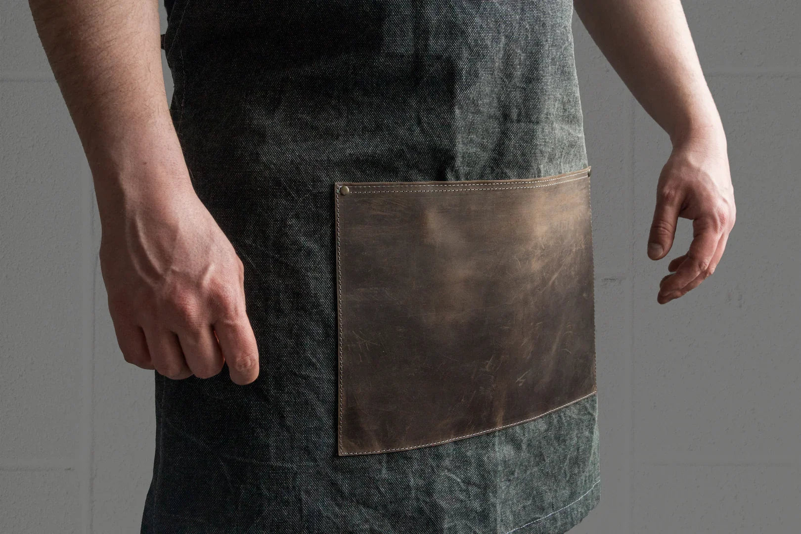 Adjustable Canvas & Leather Work Apron – Heavy‑Duty BeaverCraft AP4