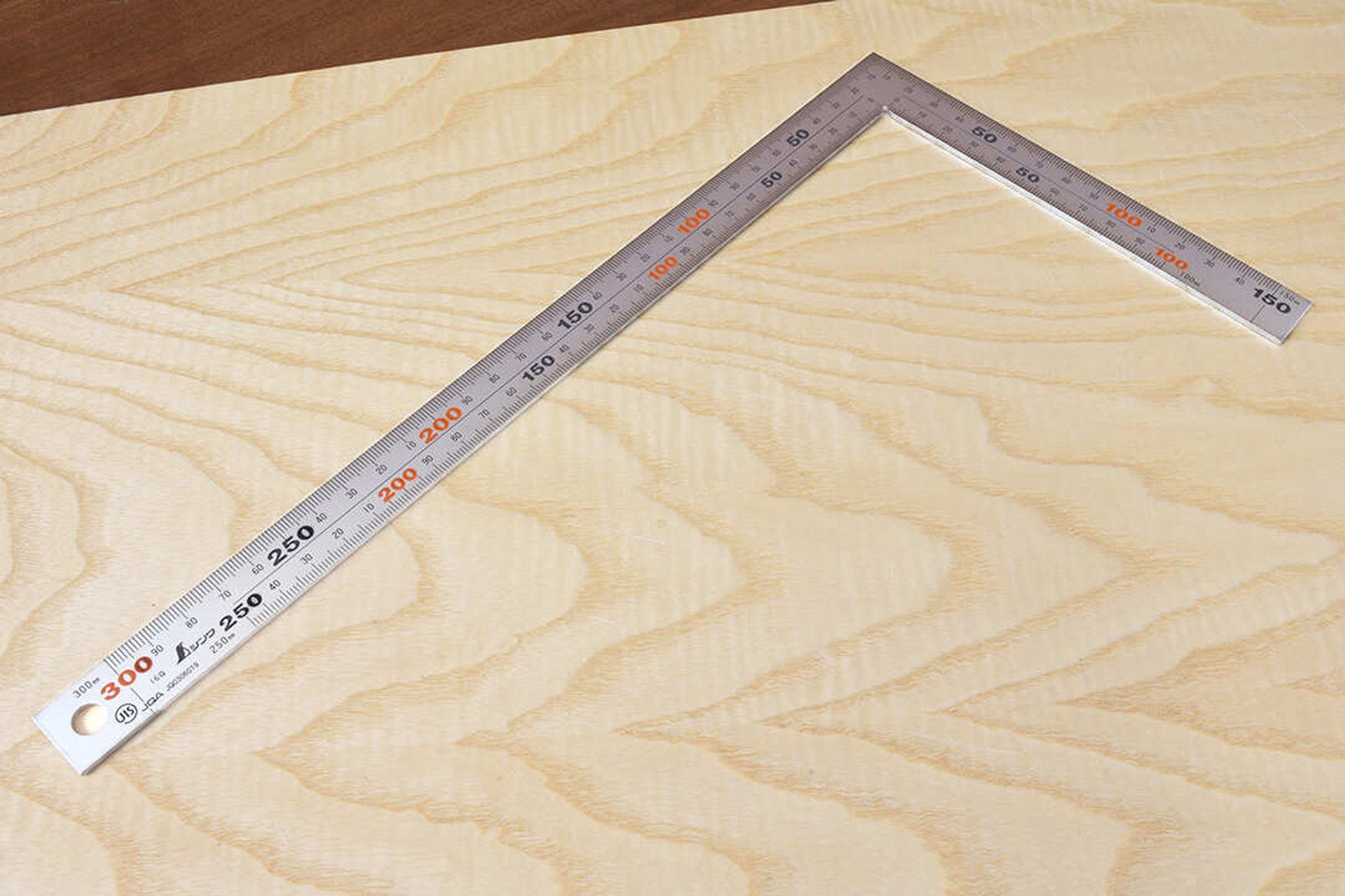 Shinwa Premium Hard Chrome Carpenter's Square: Precise 300mm Metric Woodworking Tool