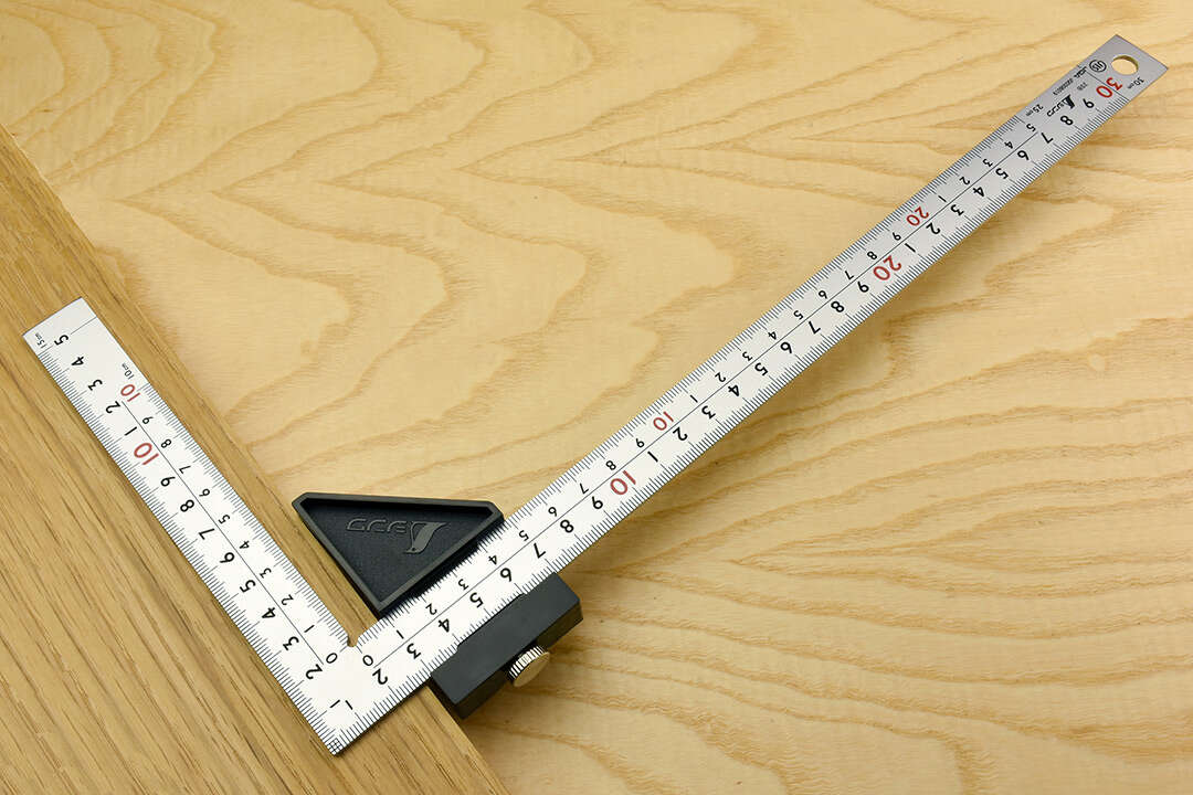 Shinwa Premium Hard Chrome Carpenter's Square: Precise 300mm Metric Woodworking Tool