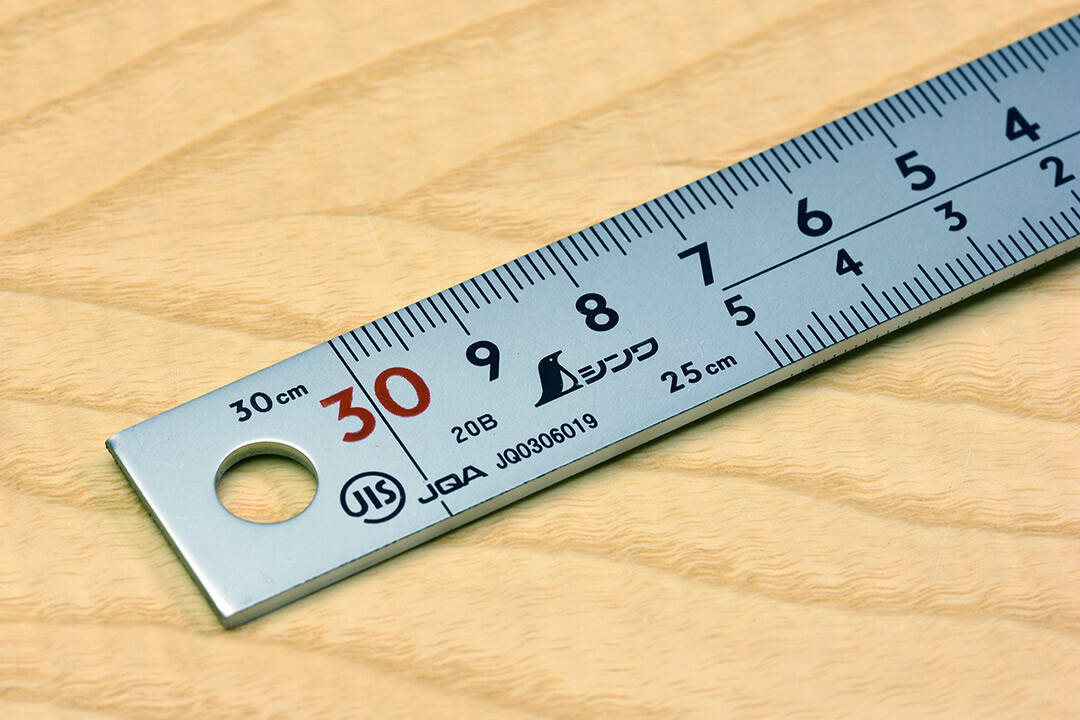 Shinwa Premium Hard Chrome Carpenter's Square: Precise 300mm Metric Woodworking Tool