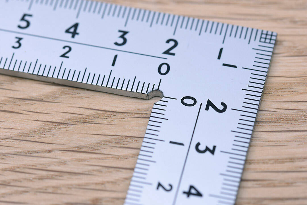 Shinwa Premium Hard Chrome Carpenter's Square: Precise 300mm Metric Woodworking Tool