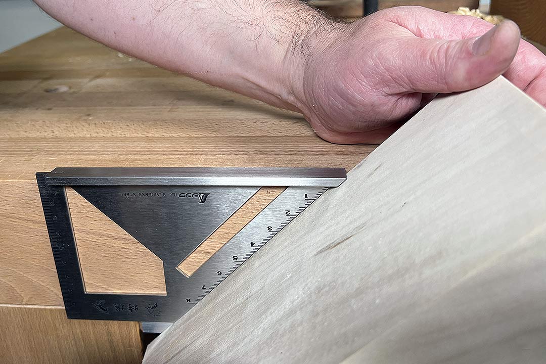 https://cdn11.bigcommerce.com/s-vao5inanlp/images/stencil/original/products/7058/11902/shinwa-miter-square-45-90-224002-on-bench__44792.1749640566.jpg?c=1