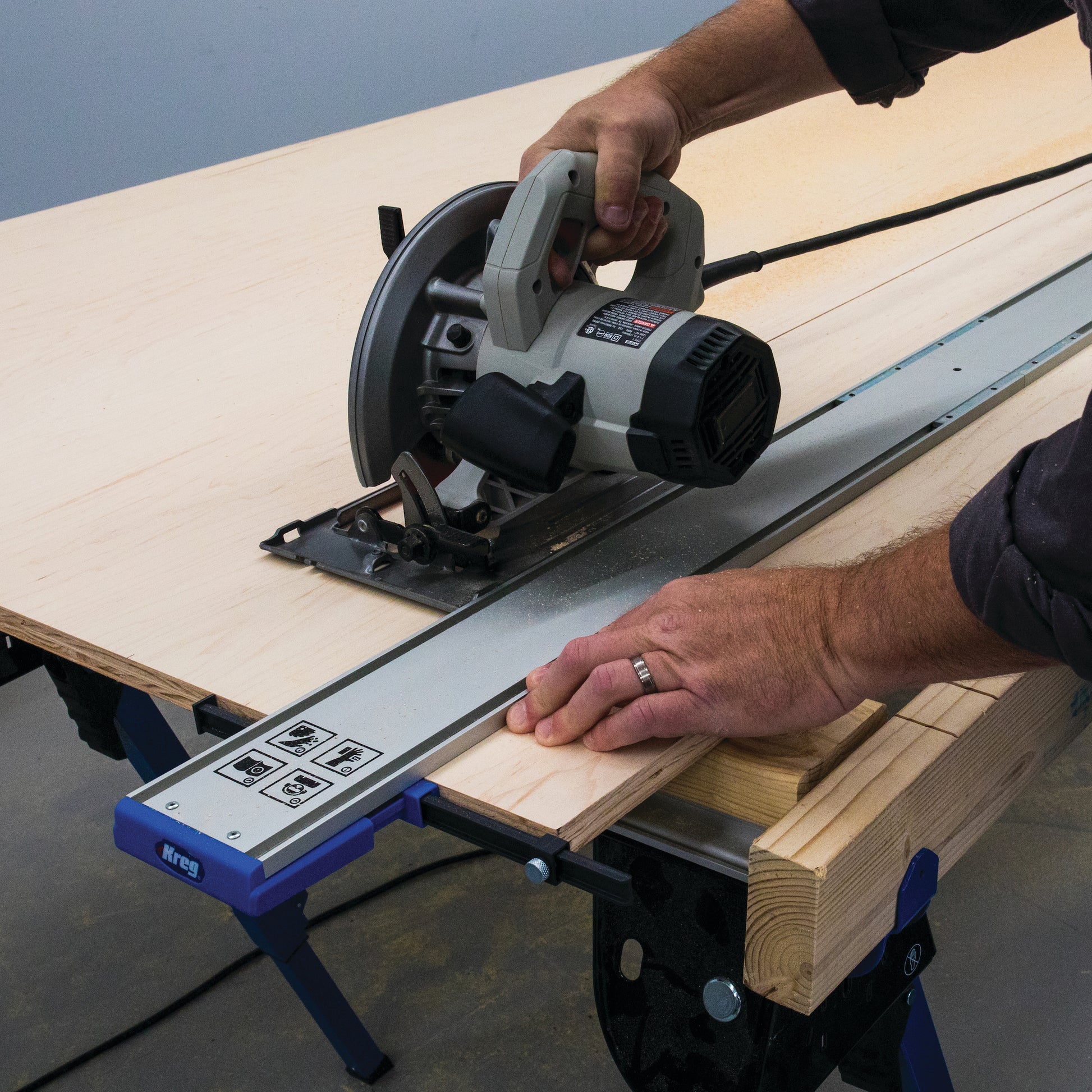 Kreg Straight Edge Guide XL Universal Saw Cutting System with GripMaxx Clamp