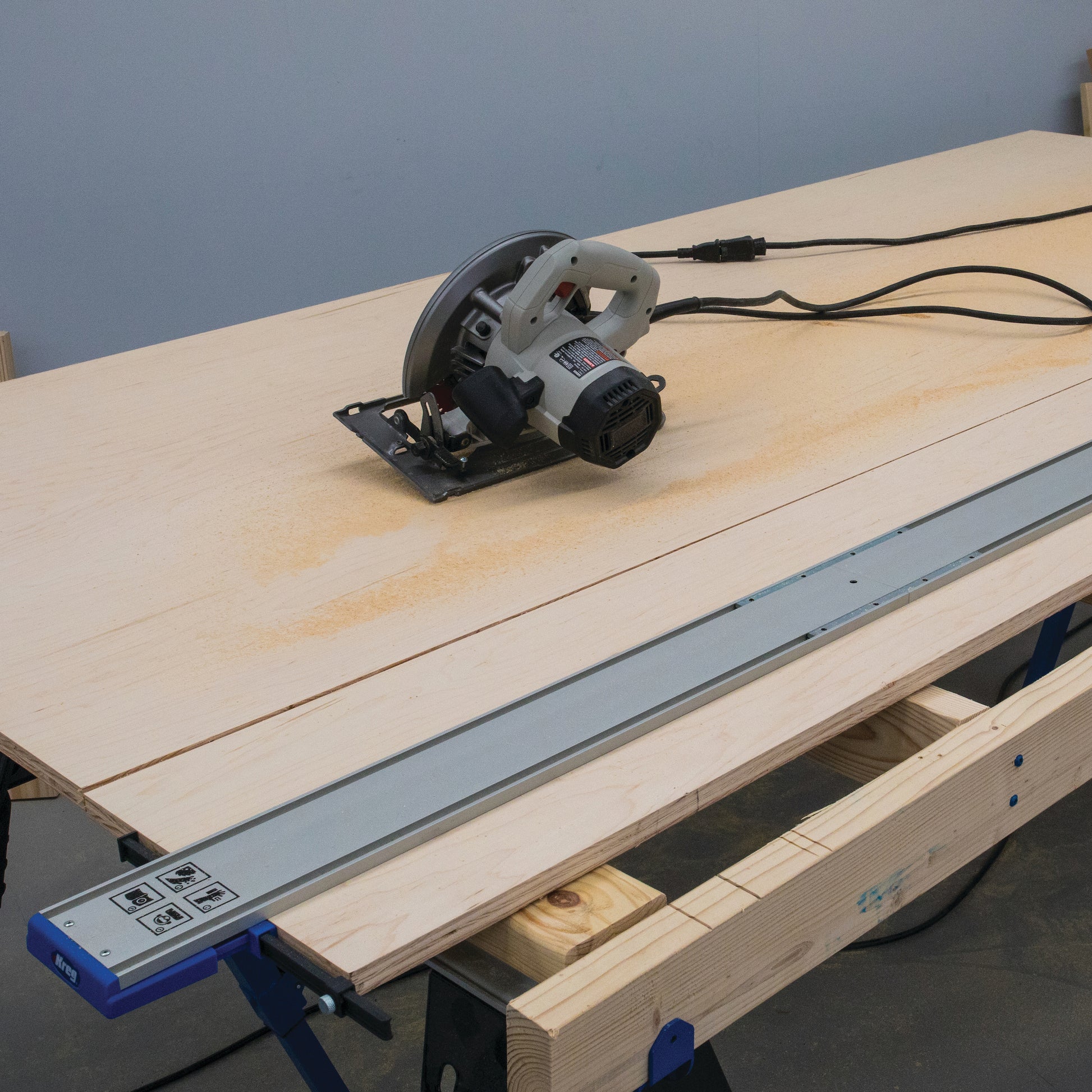 Kreg Straight Edge Guide XL Universal Saw Cutting System with GripMaxx Clamp