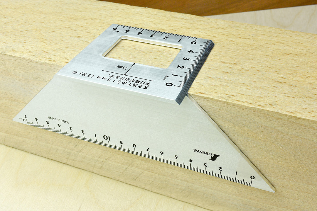 https://cdn11.bigcommerce.com/s-vao5inanlp/images/stencil/original/products/6956/4444/shinwa-3d-aluminium-mitre-gauge-double-45-top__88703.1660513103.jpg?c=1