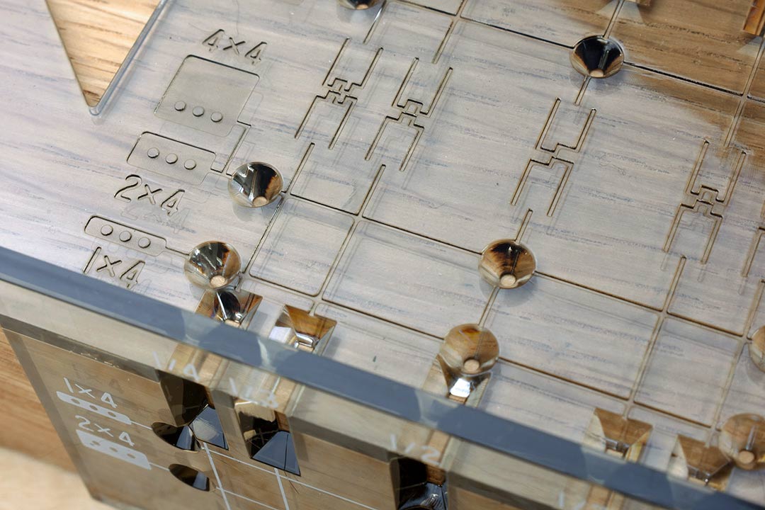 https://cdn11.bigcommerce.com/s-vao5inanlp/images/stencil/original/products/6958/10545/shinwa-3d-clear-mitre-square-close-up-2__16094.1706532348.jpg?c=1