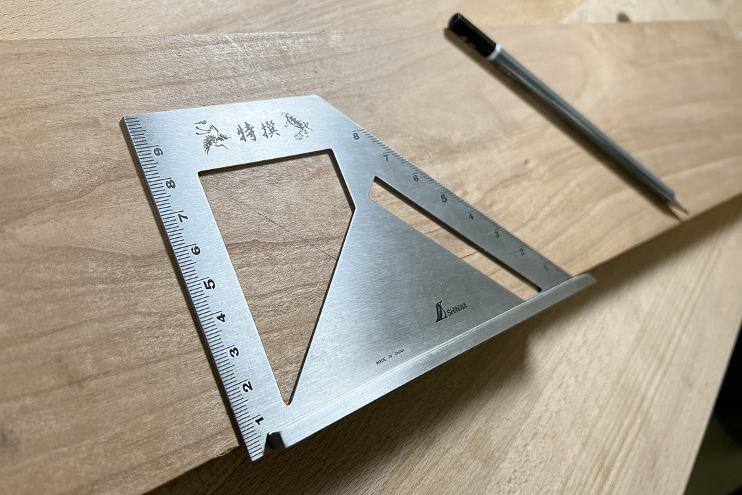 https://cdn11.bigcommerce.com/s-vao5inanlp/images/stencil/original/products/7058/13707/shinwa-stainless-steel-mitre-square-45-90-with-pencil__77415.1749640566.jpg?c=1