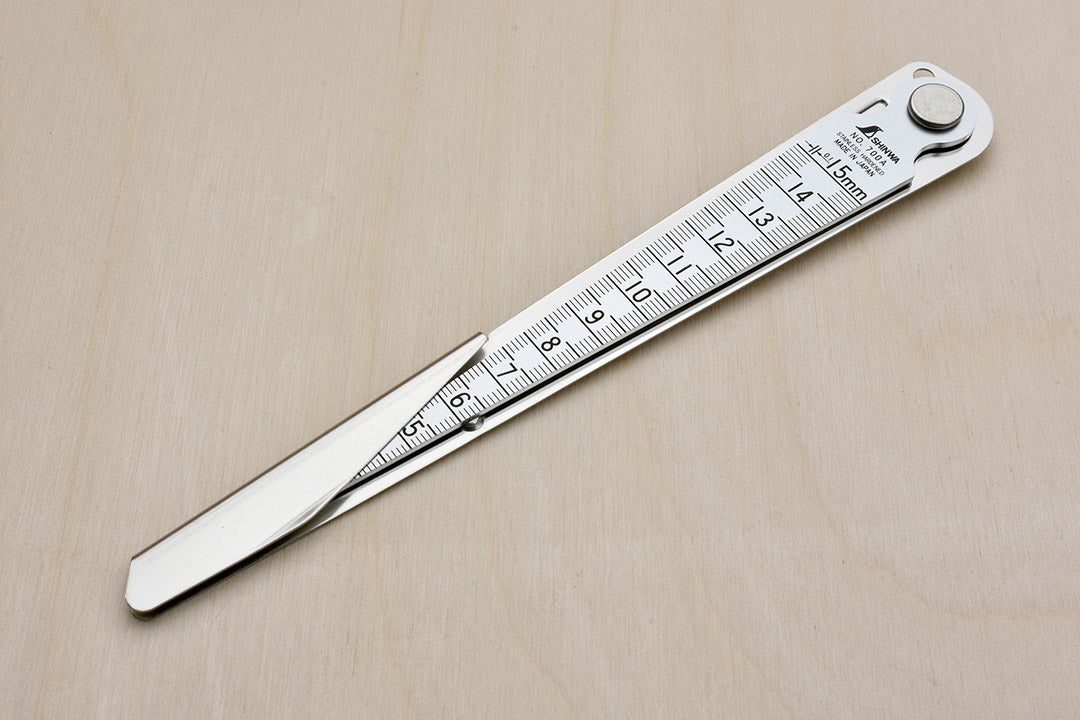 https://cdn11.bigcommerce.com/s-vao5inanlp/images/stencil/original/products/7064/5390/shinwa-taper-gauge-700a-closed__66271.1660513455.jpg?c=1