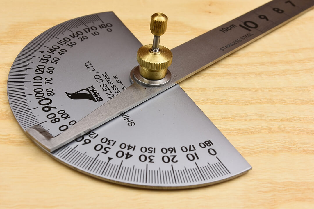 https://cdn11.bigcommerce.com/s-vao5inanlp/images/stencil/original/products/7031/6186/shinwa_protractor_no_182_10cm_62901_close_up_2__43451.1660513801.jpg?c=1